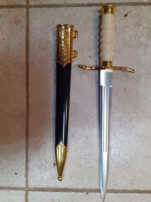 Красив кортик,кама,кинжал,нож