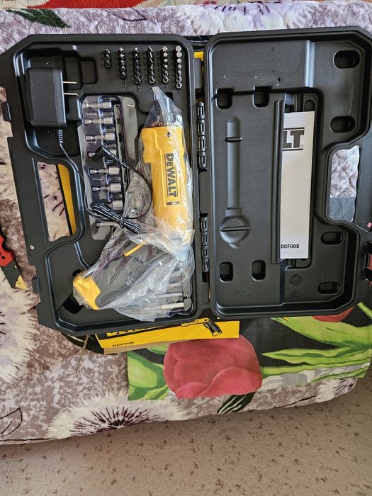 Отвертка, шуруповерт DeWALT