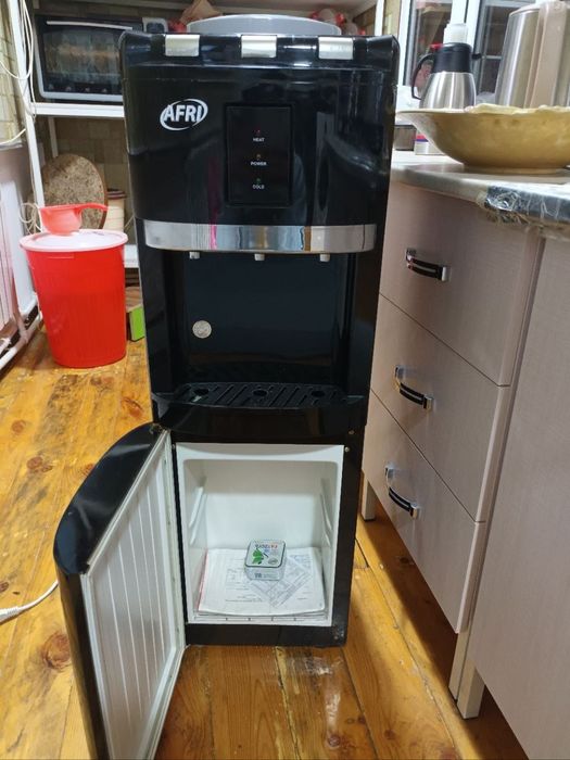 Кулер для воды. .