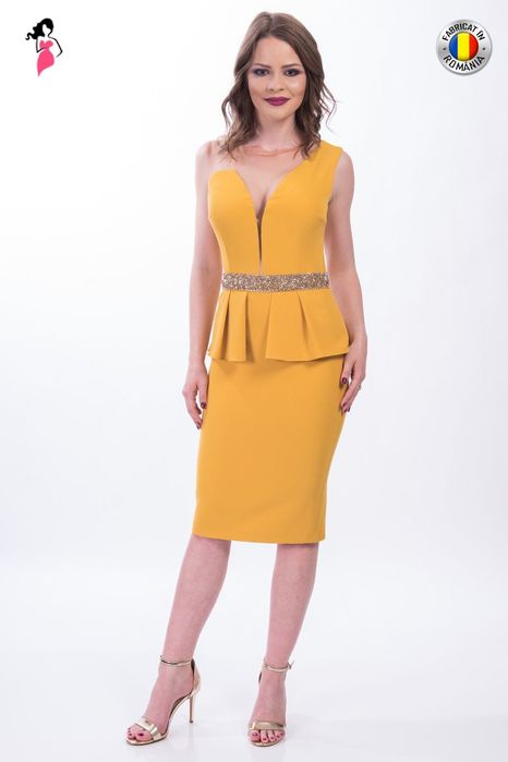 Rochie MBG Collection cu strasuri în talie