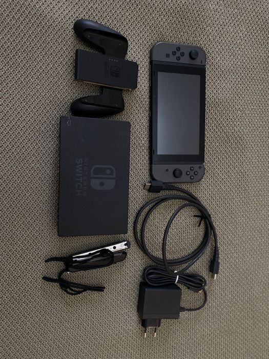 Nintendo Switch V2 серого цвета