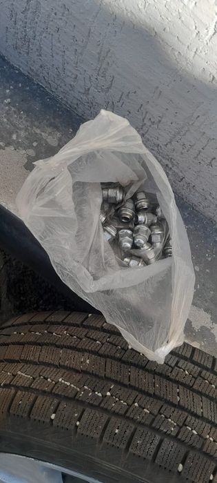 Продам зимнюю резину 185×65×15