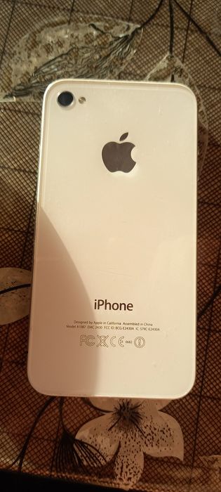 IPhone 4s в отличном состоянии