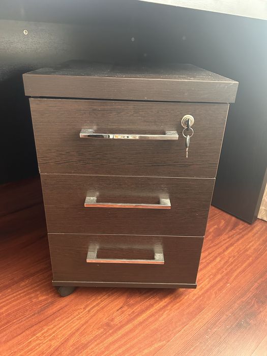 Стол офисный бу в отличном состоянии