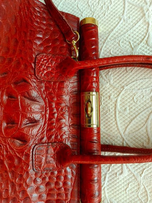 Сумка красная в отличном состоянии