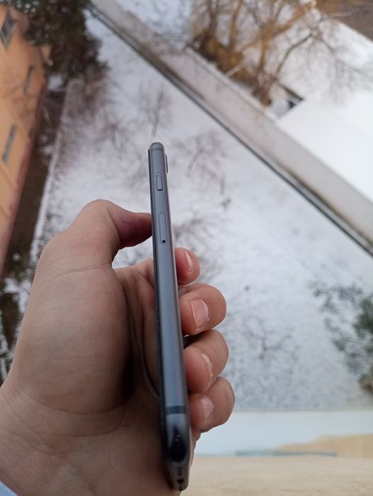 iPhone 8. 64 gb ideal