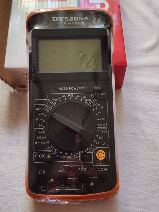 Multimetru digital DT 9205A prevazut cu carcasa antisoc  NOU