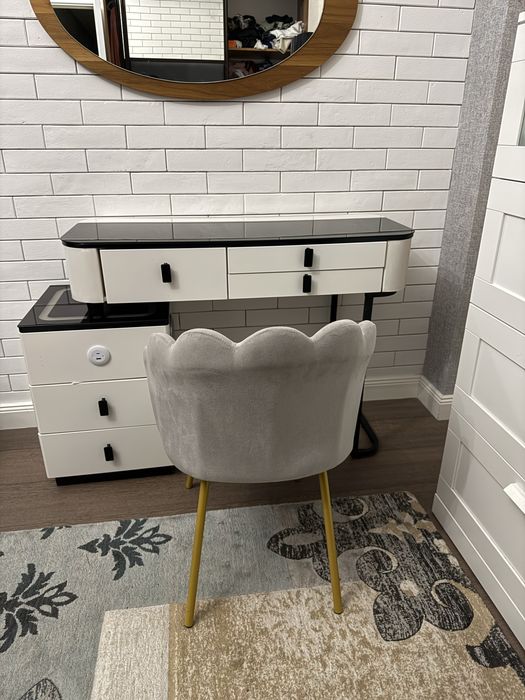 Туалетный столик