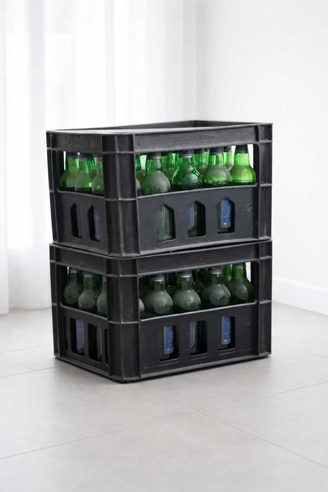Ящики с бутылками газ вода
