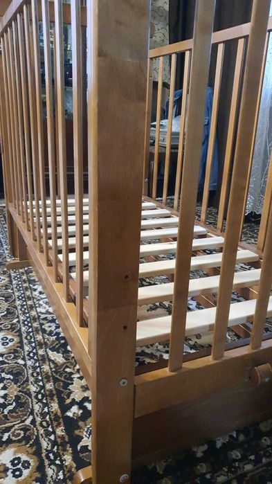 Кроватка детская, деревянная