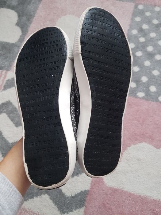 Tenisi Tommy Hilfiger originala nr.40