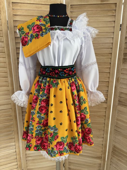 Costum popular pentru femei de Maramures complet