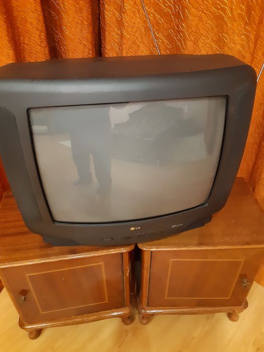 Телевизор LG.