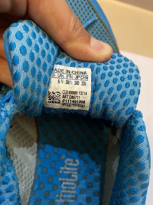 Кроссовки адидас