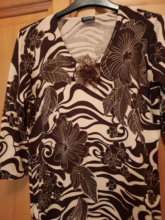 Frumos pulover Gerry Weber cu brosa asortata mărimea 40