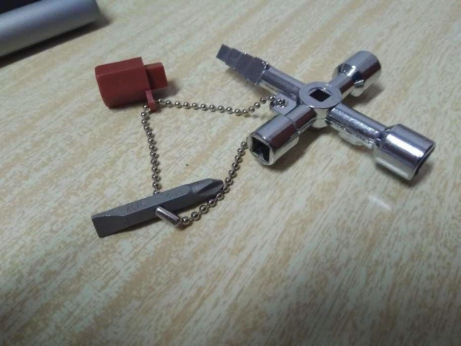 Ключ за ел. табла и асансьорни кабини