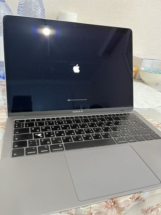 Macbook Air 13 2019 года 128GB
