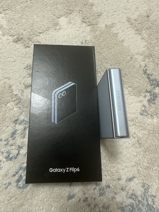 Продам SAMSUNG Galaxy Z Flip 6.