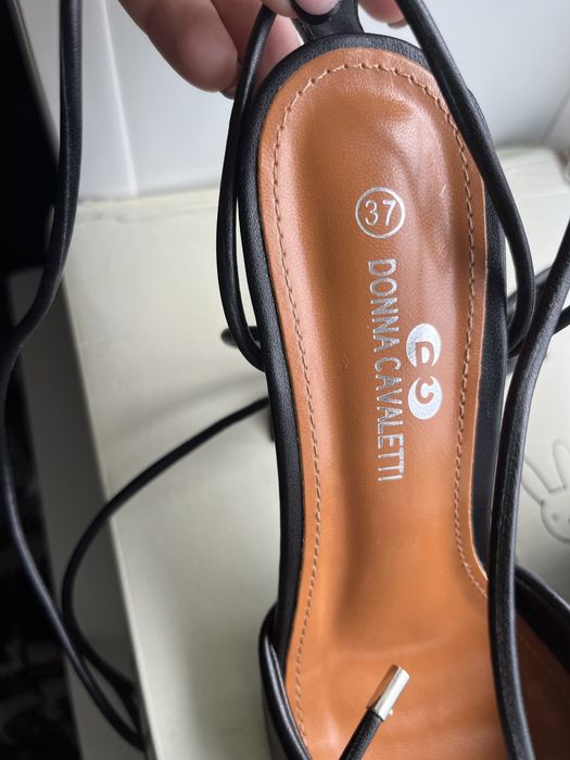 Новые босоножки на каблуке