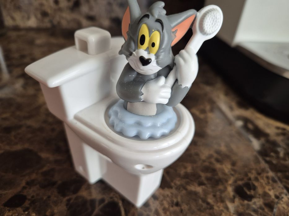 Колекция от играчки на Дисни герои