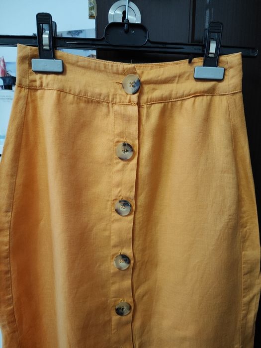 Fusta Bershka - mărime XS