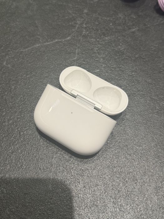 Продам кейс Airpods 3