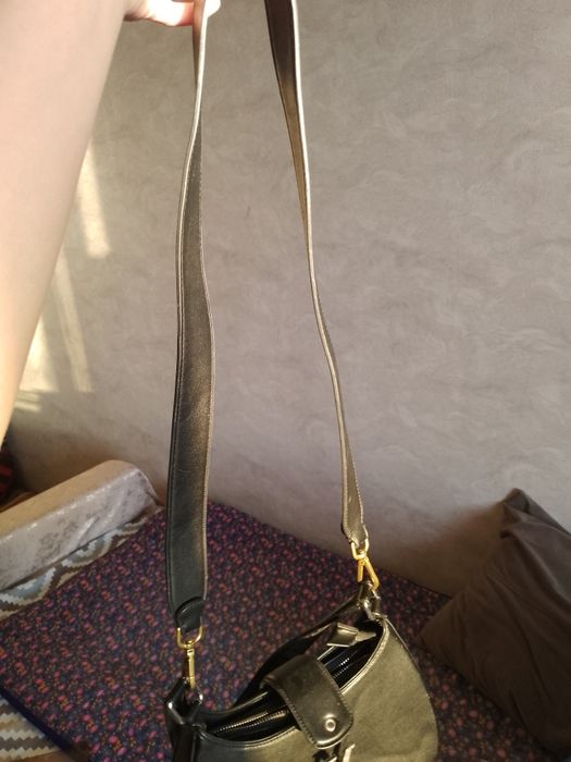 Сумочка черная,красивая