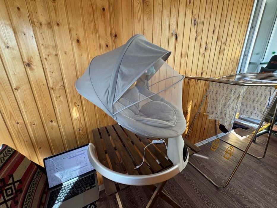 Продам шезлонг-качелю