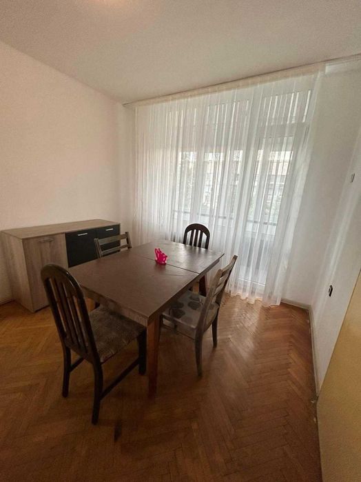 Тристаен апартамент на Центъра