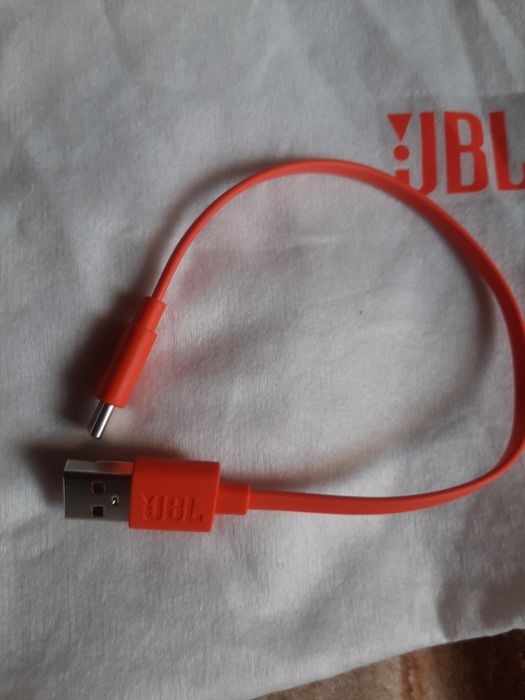 Vând căști originale jbl în stare bună wireless bluetooth