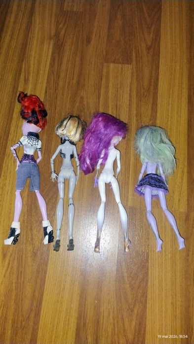 Păpuși monster high și Royale high