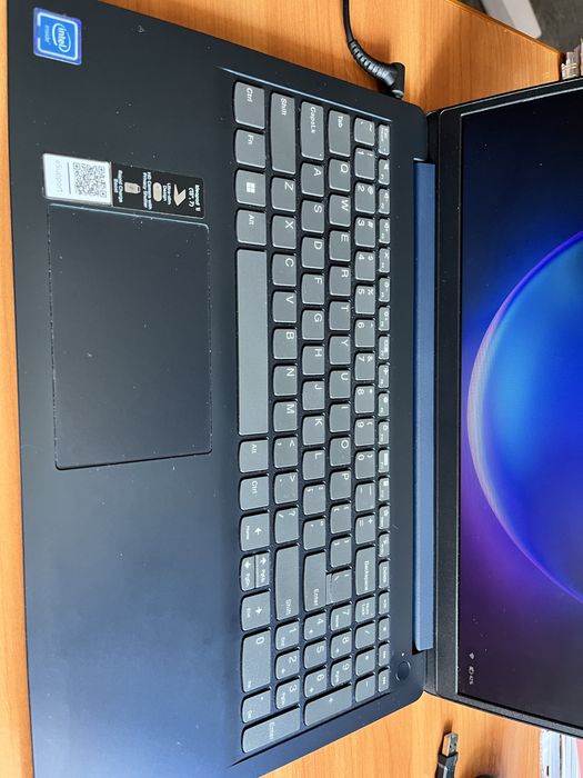 Laptop lenovo albastru