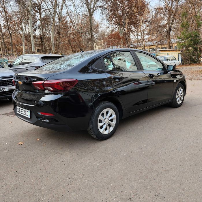 Chevrolet Onix LTZ Turbo 2025 год