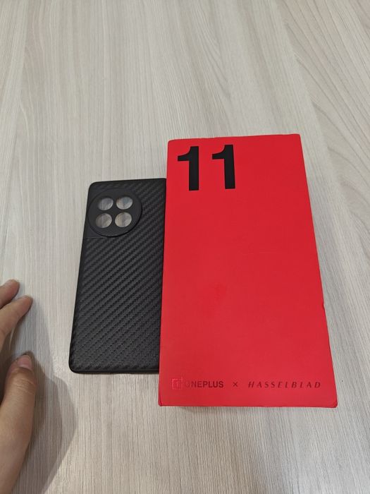 Продам OnePlus 11