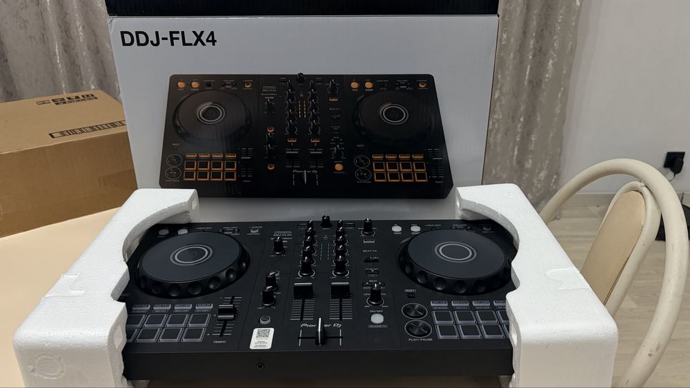 DJ контроллер Pioneer DJ DDJ-FLX4