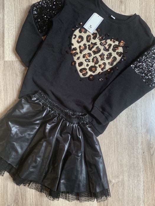 Нова детска вaтирана блуза с анимал принт и кожена пола
