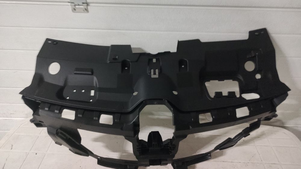 Grila calandru bara fata Megane 4