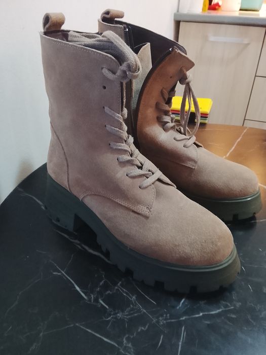 Продавам Дамски боти