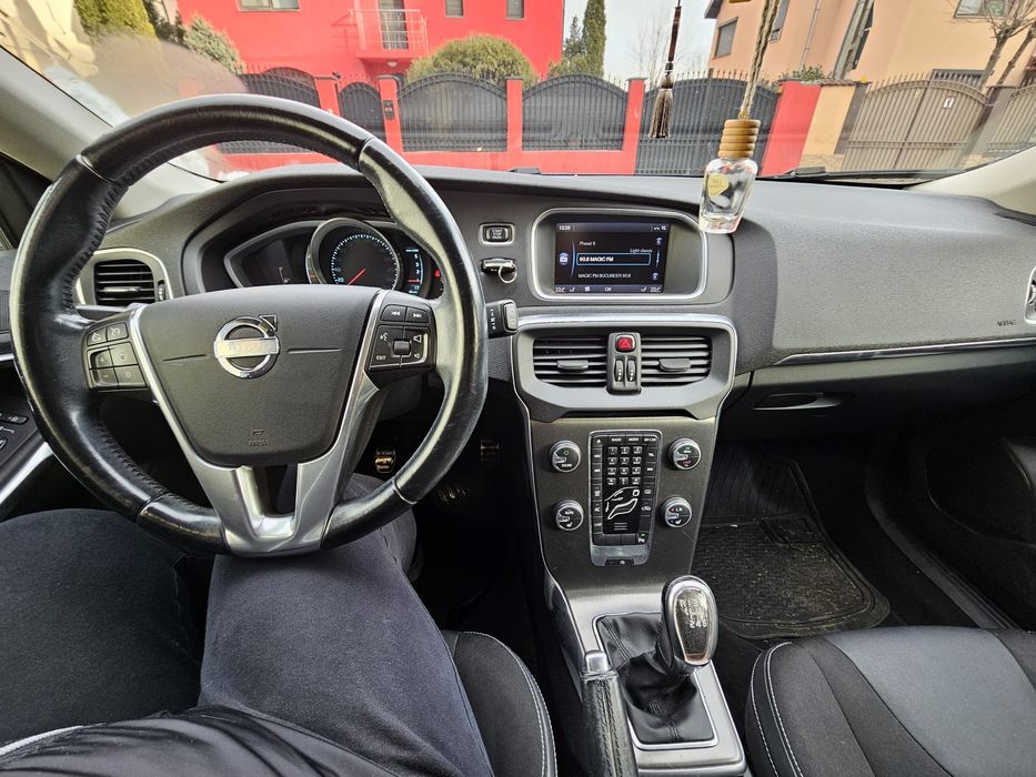 VOLVO  V40  2014