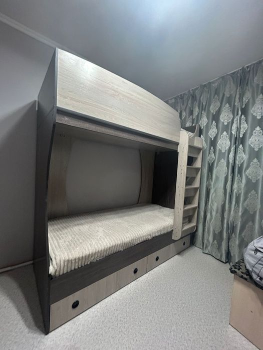 Продаётся детский гарнитур с ортоподическими матрасами