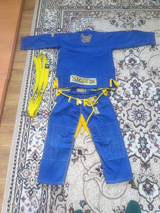 Продаеться кимано