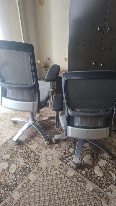 Ергономични офис столове "Knoll"-Life със регулираща лумбална опора.