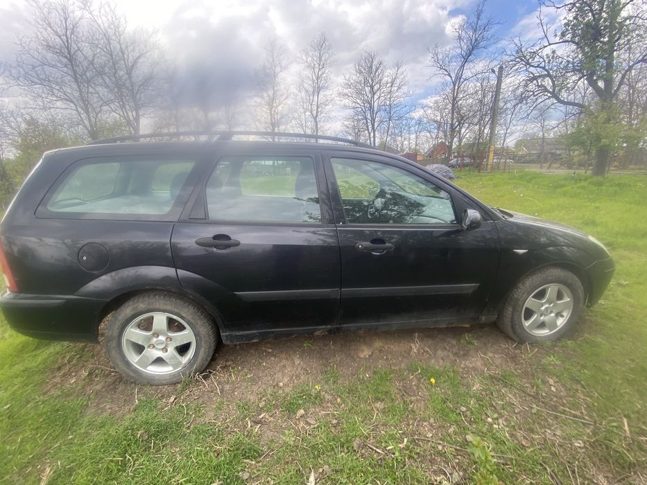 Vand Ford Focus PENTRU PIESE