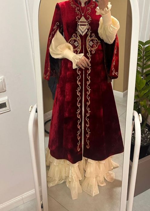 Бешпент қамажай көйлегімен. Бешпент с платьем- Камажай