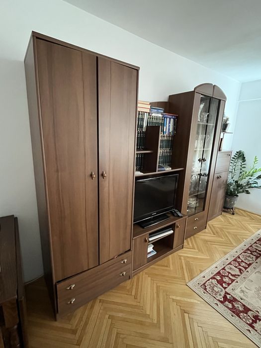 Vand 2 seturi mobilier și un fotoliu de relaxare