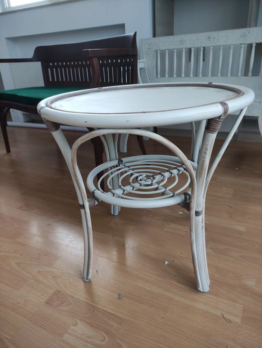 Masuta terasă bambus, masa rotunda alba, masa vintage