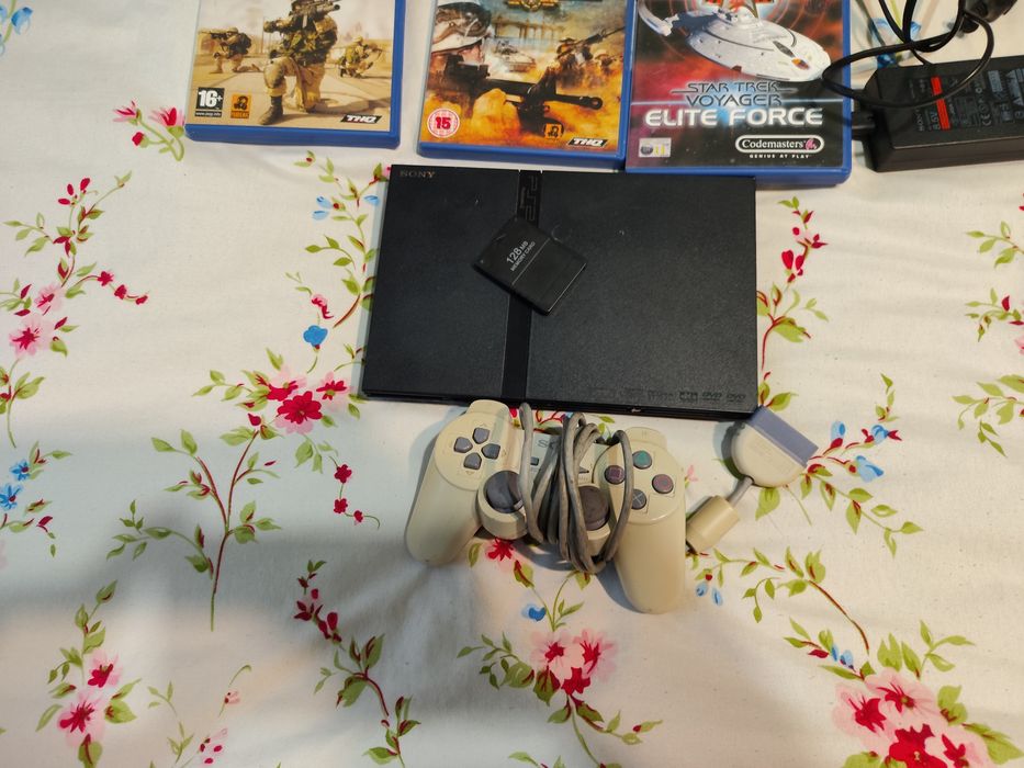 Vând PS 2 MODAT stare foarte buna 6 jocuri preț 250