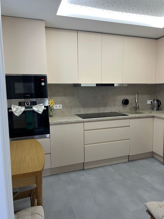Închiriez apartament