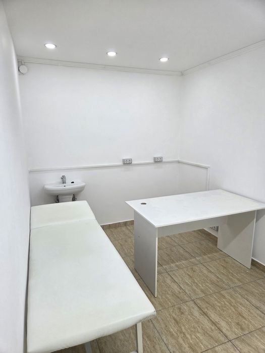 INCHIRIEZ Spatiu Comercial parter vis a vis de Spitalul Municipal