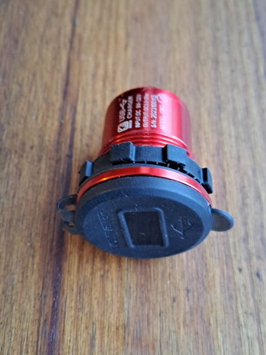 Incarcator USB Rapid cu voltmetru